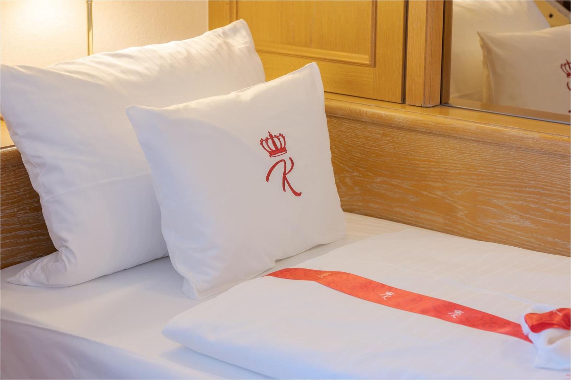 Hotel Am Schlosspark Zum Kurfuerst โอเบอร์ชเลสไฮม์ ภายนอก รูปภาพ