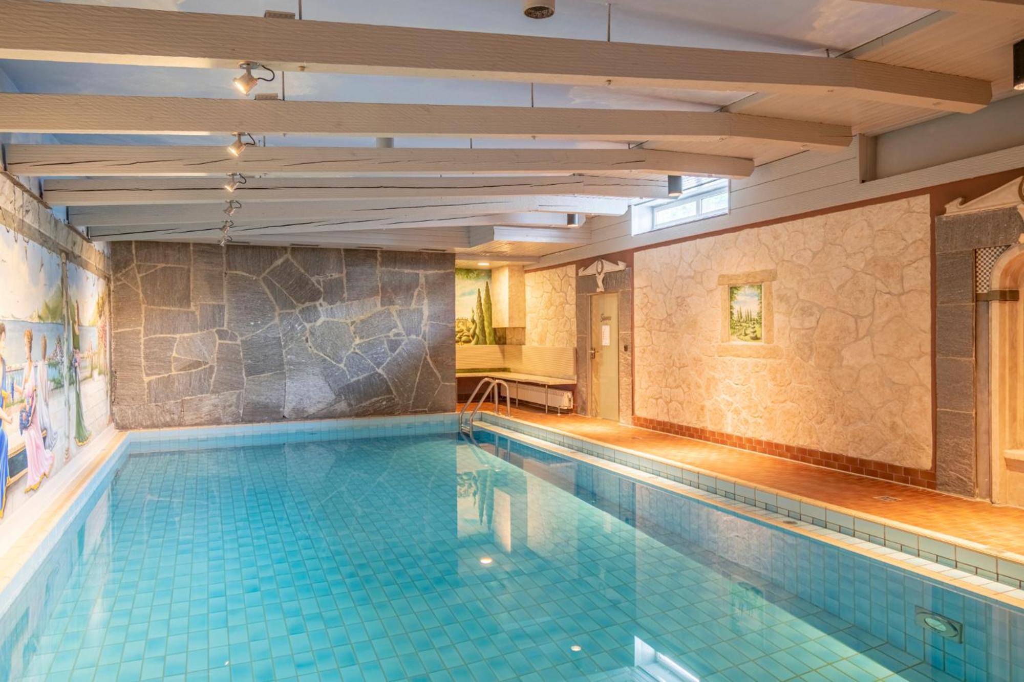 Hotel Am Schlosspark Zum Kurfuerst โอเบอร์ชเลสไฮม์ ภายนอก รูปภาพ