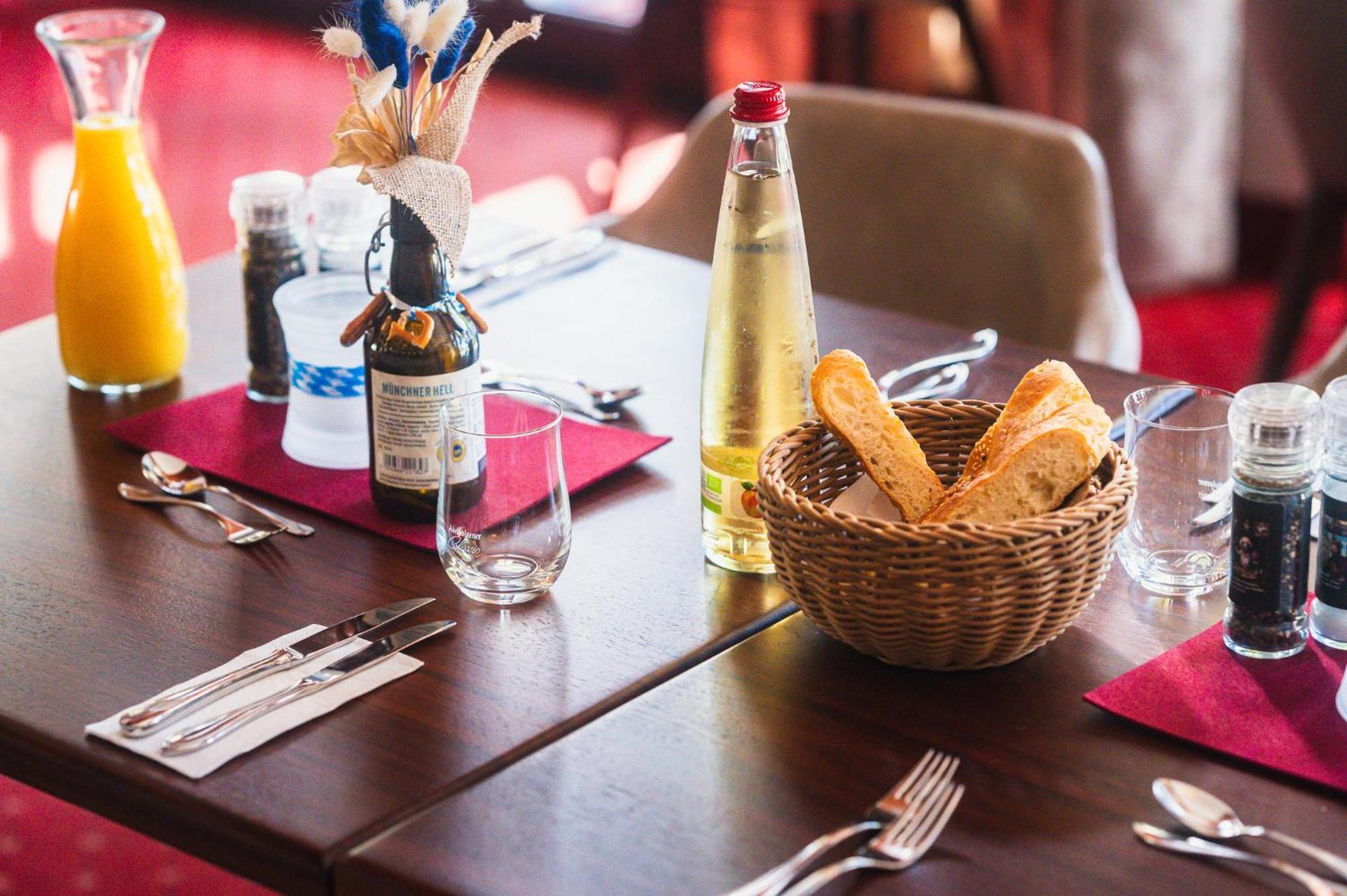 Hotel Am Schlosspark Zum Kurfuerst โอเบอร์ชเลสไฮม์ ภายนอก รูปภาพ