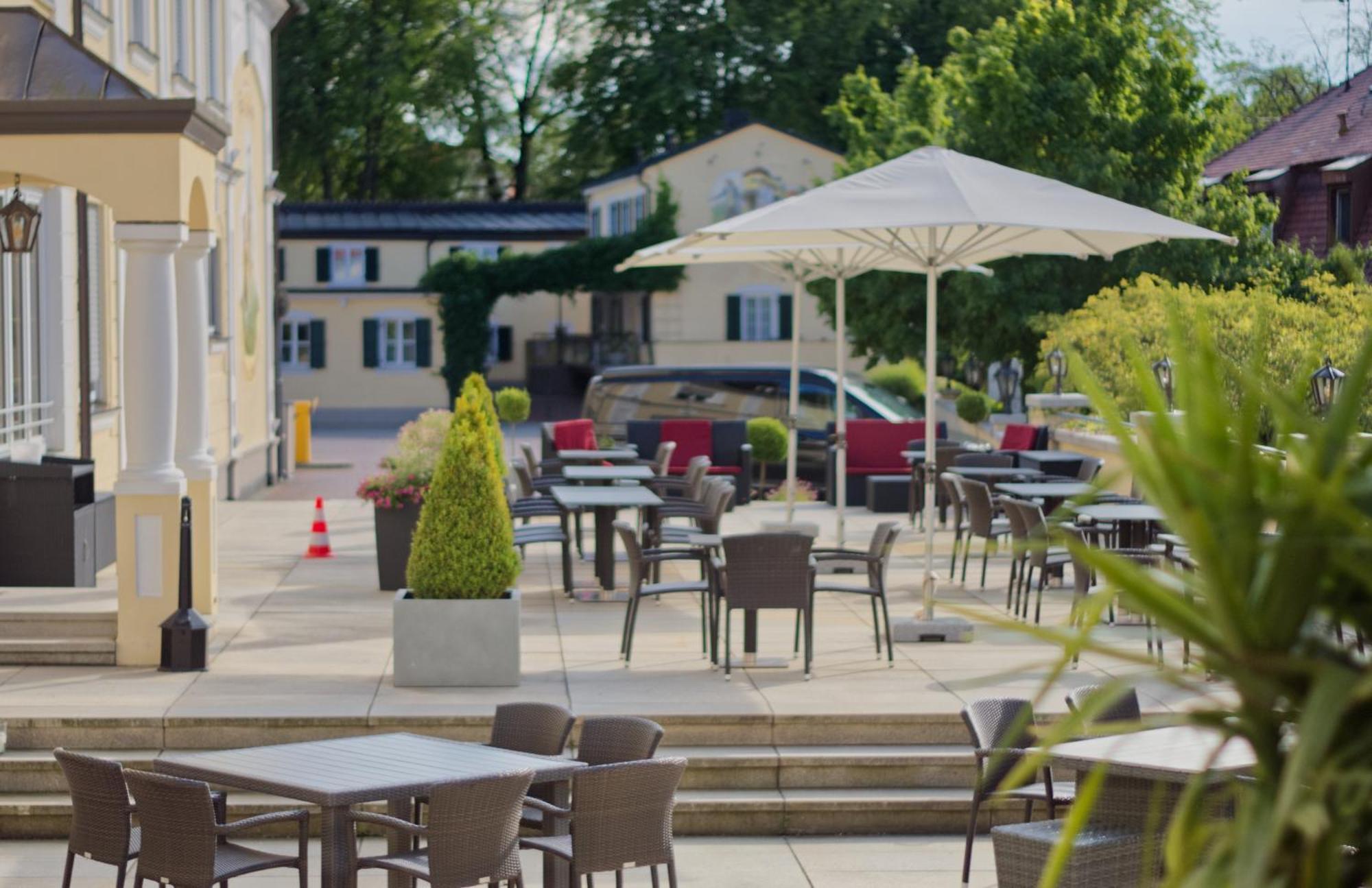 Hotel Am Schlosspark Zum Kurfuerst โอเบอร์ชเลสไฮม์ ภายนอก รูปภาพ