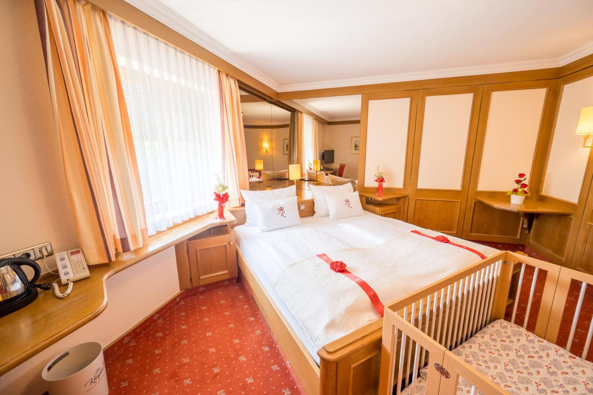 Hotel Am Schlosspark Zum Kurfuerst โอเบอร์ชเลสไฮม์ ภายนอก รูปภาพ