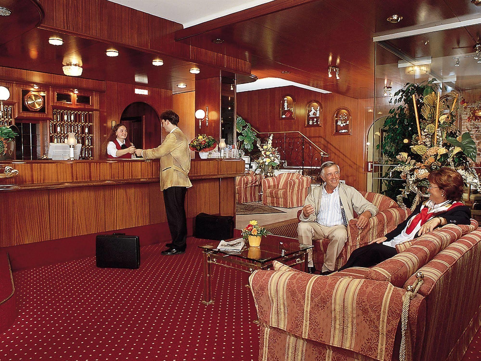 Hotel Am Schlosspark Zum Kurfuerst โอเบอร์ชเลสไฮม์ ภายใน รูปภาพ