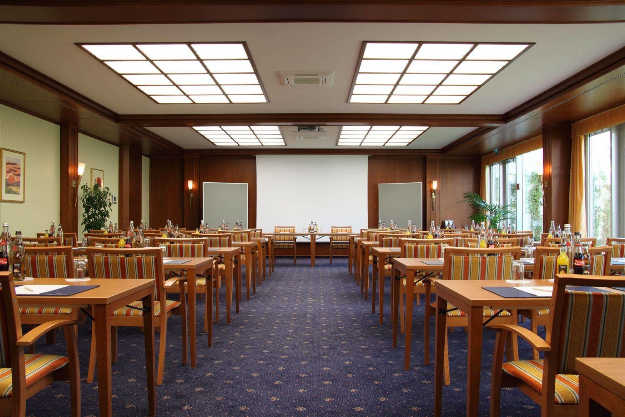 Hotel Am Schlosspark Zum Kurfuerst โอเบอร์ชเลสไฮม์ สิ่งอำนวยความสะดวก รูปภาพ
